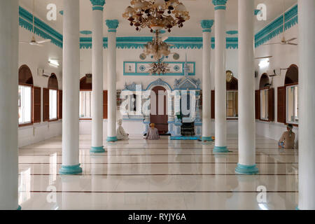 Masjid Nia'mah moschea. Sala da preghiera con minibar e il mihrab. Chau Doc. Il Vietnam. Foto Stock