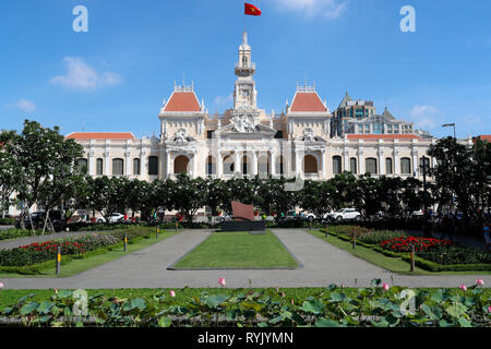 District 1. Ho Chi Minh city town hall e giardino. Coloniali Francesi di costruzione. Ho Chi Minh City. Il Vietnam. Foto Stock