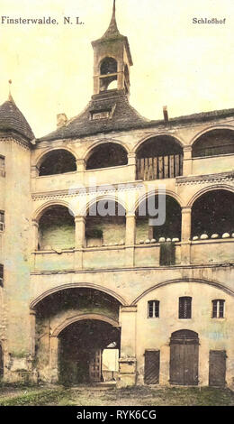 Schloss Finsterwalde, il castello di gates nel Brandeburgo, 1917, Brandeburgo, Finsterwalde, Schloßhof Foto Stock