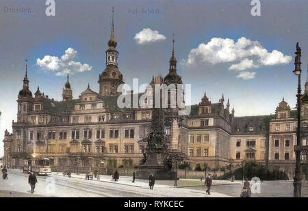 Il castello di Dresda, Tram di Dresda, Wettin obelisco, Dresda, Hausmannsturm, 1915, Königliches Schloß mit Strassenbahn, Germania Foto Stock