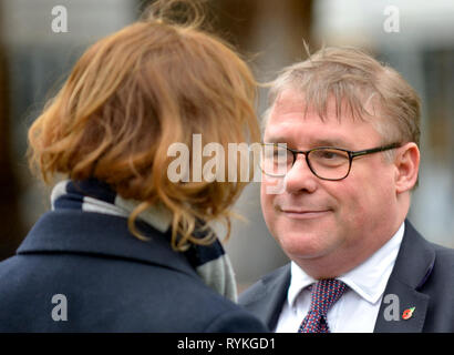 Mark Francois MP (Cost: Rayleigh e Wickford) su College Green, Westminster, 13 marzo 2019 Foto Stock