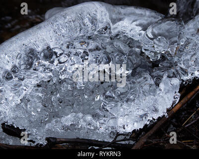 Ghiaccio, ghiaccioli in acqua Foto Stock