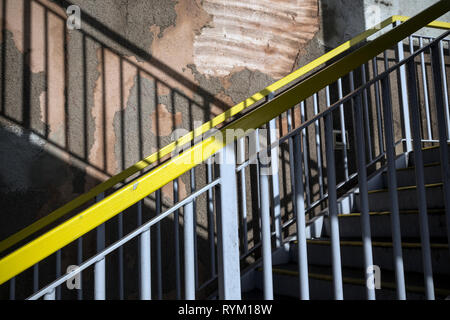 Ringhiera ferroviaria, la scala, a parete - Costruzione di funzione, acciaio, Hotel, fasi, decorazione, Hall, all'interno di, moderno, all'interno, la lobby, Luxu Foto Stock