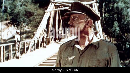 ALEC GUINNESS, il ponte sul fiume Kwai, 1957 Foto Stock