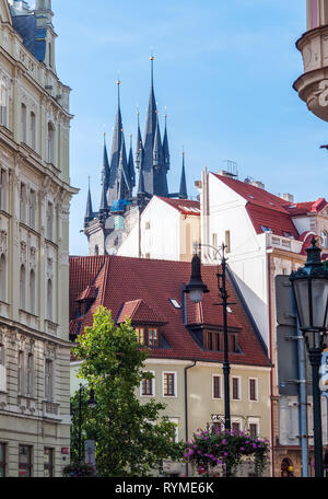 La chiesa di Nostra Signora di Tyn a Praga Foto Stock