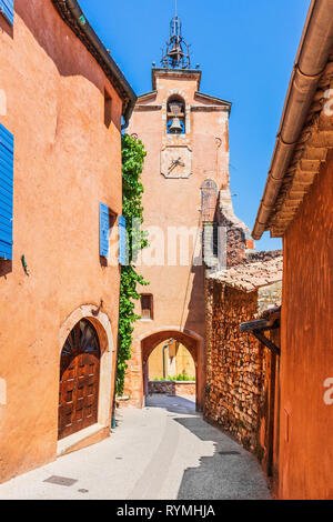 Roussillon Luberon Provence Francia red rock hill village contatore  elettrico coperchio sulla casa lavato con ocra per rendere la miscela in  Foto stock - Alamy