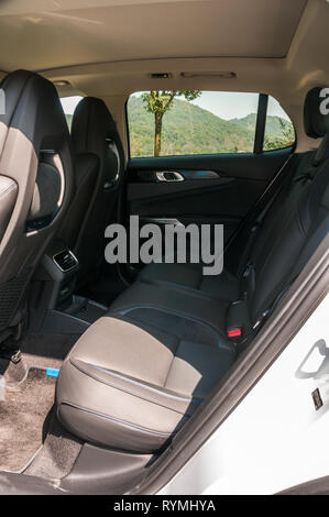 Gli scatti in interni di un Lynk & Co 01 PHEV Hyper Pro su un funzionario test drive in Hangzhou. Questa foto mostra i sedili posteriori. Foto Stock