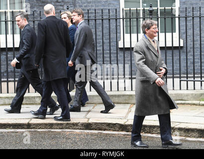 (Da sinistra a destra) Dominic Grieve MP passa David Gauke, Lord Cancelliere e segretario di Stato per la giustizia, Segretario dei trasporti Chris temolo, il lavoro e le pensioni Segretario Ambra Rudd e Segretario Commerciale Greg Clark come essi arrivano per una riunione a 10 Downing Street, Londra. Foto Stock