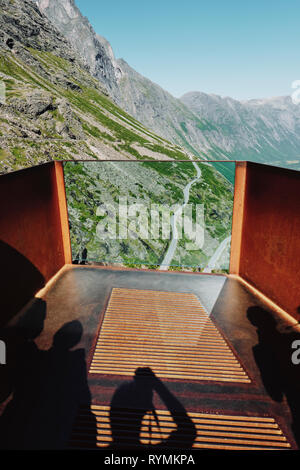 Il punto di vista Trollstigen sulla Nazionale Geiranger-Trollstigen percorso panoramico in Norvegia - Architetto: Reiulf Ramstad Arkitekter come Foto Stock