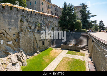 La REPUBBLICA DI SAN MARINO, LA REPUBBLICA DI SAN MARINO - 6 agosto 2018: famosa Cava dei Balestrieri a San Marino, utilizzati per lo sport, in particolare della nazionale italiana di tiro con la balestra. Foto Stock