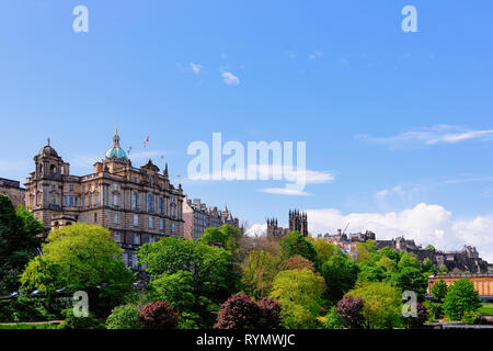 Paesaggio con Bank of Scotland sede su North Bank Street di Edimburgo in Scozia nel Regno Unito. Foto Stock