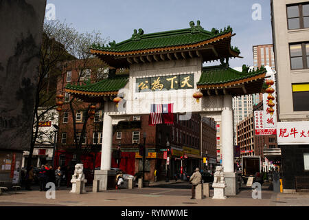 Il Chinatown Gate sulla spiaggia Street a Boston, Massachusetts, USA. Foto Stock