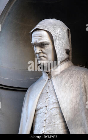 Giotto di Bondone nelle nicchie del colonnato degli Uffizi a Firenze Foto Stock