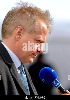 Dr Phillip Lee MP (Cost: Bracknell) su College Green, Westminster, Marzo 2019 Foto Stock