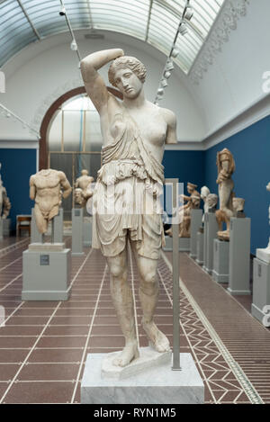 Copenhagen. La Danimarca. Amazzone ferita statua, ca. 150 annuncio. Ny Carlsberg Glyptotek. Copia romana, datata ca. 150 annuncio, derivato da un pensiero originale per essere Foto Stock