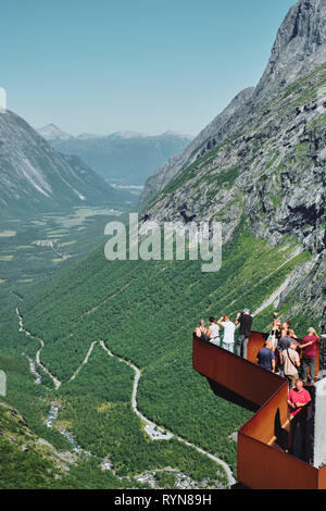 Il punto di vista Trollstigen sulla Nazionale Geiranger-Trollstigen percorso panoramico in Norvegia - Architetto: Reiulf Ramstad Arkitekter come Foto Stock