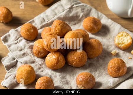 Fatti in casa ciambella smaltata fori pronto a mangiare Foto Stock