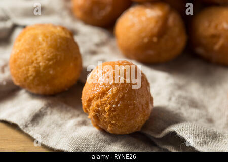 Fatti in casa ciambella smaltata fori pronto a mangiare Foto Stock