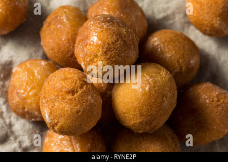 Fatti in casa ciambella smaltata fori pronto a mangiare Foto Stock