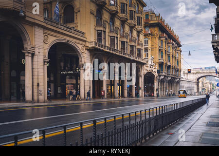 Genova, Italia - 04 novembre 2018 - Via XX Settembre - la via centrale della città Foto Stock