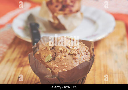 Grani cannella e apple muffin con semi Foto Stock