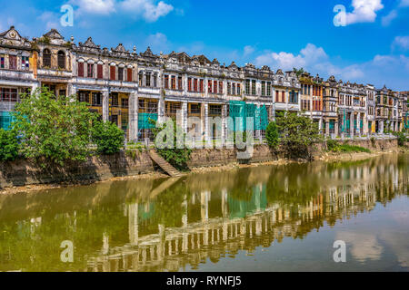 Del KAIPING, Cina - 25 ottobre: Vista di Chikan antica città riverside edifici, una storica meta di viaggio su ottobre 25, 2018 in del Kaiping Foto Stock