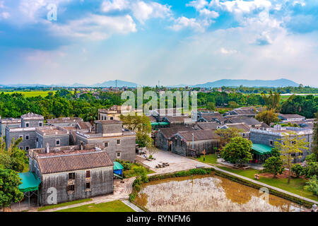 GUANGZHOU, Cina - 25 ottobre: Vista di Zili antico villaggio vicino alla famosa Diaolou edifici, una popolare destinazione di viaggio su ottobre 25, 2018 in gua Foto Stock