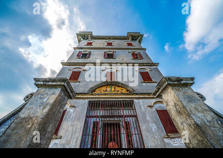 Del KAIPING, Cina - 25 ottobre: architettura antica di un Diaolou torre in Zili village, un sito Patrimonio Mondiale dell'UNESCO il 25 ottobre. 2018 in del Kaiping Foto Stock