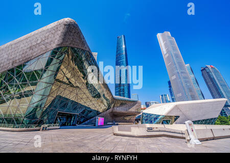 GUANGZHOU, Cina - 27 ottobre: Questo è il Guangzhou Opera House e alta crescita del distretto finanziario di grattacieli in background su ottobre 27, 2018 in Foto Stock