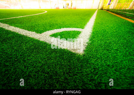 Linea d'angolo di una piscina football soccer campo di formazione Foto Stock