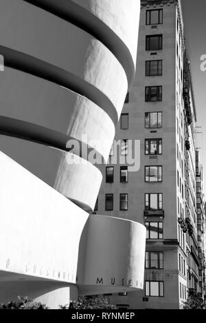 In bianco e nero del Solomon R Guggenheim di New York City Foto Stock