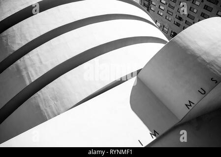 In bianco e nero del Solomon R Guggenheim di New York City Foto Stock