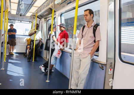 Miami Florida,Metromover,trasporto di massa,trasporto pubblico,persone automatizzate,Bombardier CX 100,Black Blacks African Africans Ethnic Minority,adu Foto Stock