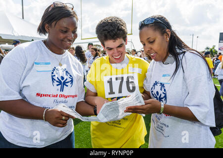 Miami Florida,Miami Dade College,North Campus,Special Olympics,needs,disabled,competition,sports,athlete,students,volontariato volontariamente Foto Stock