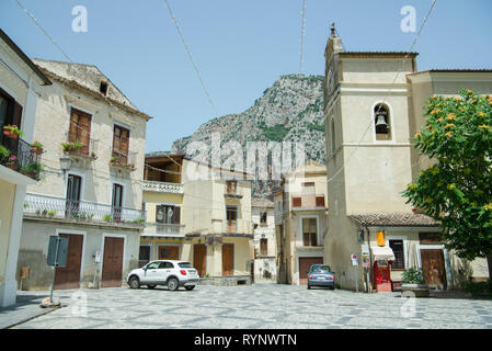 Viste della Civita village all'interno del Parco Nazionale del Pollino, Calabria Foto Stock
