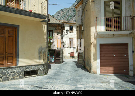 Viste della Civita village all'interno del Parco Nazionale del Pollino, Calabria Foto Stock