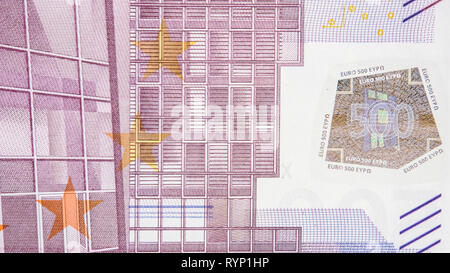Close up look di sinistra particolare del 500 Euro bill. È sul retro dettaglio della fattura Foto Stock
