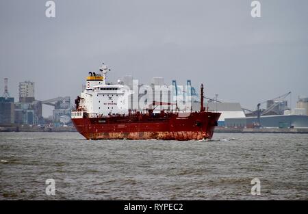 Liverpool, Regno Unito. Xiv Mar, 2019. Barche torna sul fiume Mersey dopo tempesta Gareth annullati tutti la vela 24 ore di credito precedente: Ian Fairbrother/Alamy Live News Foto Stock