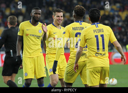 Kiev, Ucraina. Xiv Mar, 2019. CALLUM HUDSON-ODOI (2-R) festeggia con il suo team dopo il punteggio obiettivo durante UEFA Europa League, seconda gamba partita di calcio tra Chelsea FC e Dynamo Kyiv, all'Olimpiyskiy Stadium di Kiev, in Ucraina, il 14 marzo 2019. Credito: Serg Glovny/ZUMA filo/Alamy Live News Foto Stock