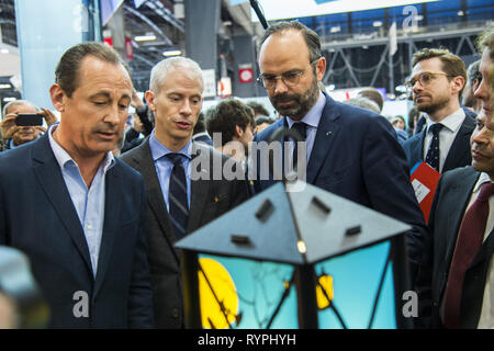 Parigi, Ile de France, Francia. Xiv Mar, 2019. Il Primo ministro francese Edouard Philippe (R) e Franck Riester Ministro della Cultura (C) sono visibili visitando il 2019 Paris Book Fair. Credito: Thierry Le Fouille SOPA/images/ZUMA filo/Alamy Live News Foto Stock