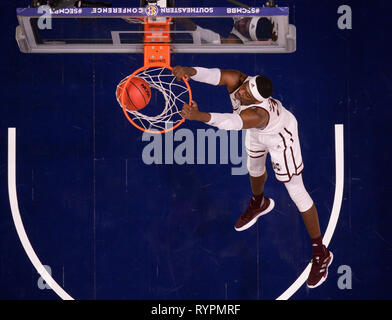 Marzo 14, 2019; la Mississippi State Bulldogs avanti Aric Holman (35) sbatte la palla contro il Texas A&M Aggies durante un SEC campionato di serie gioco tra il Texas A&M Aggies vs Mississippi State Bulldogs alla Bridgestone Arena di Nashville, TN (obbligatorio Photo credit: Steve Roberts/Cal Sport Media) Foto Stock