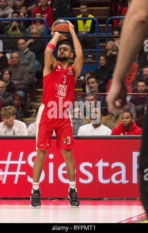 Nigel Williams-Goss, #3 di Olympiakos Pireo durante il 2018/2019 Turkish Airlines Eurolega Regular Season Round 26 gioco tra AX Armani Exchange Olimpia Milano e Olympiakos Pireo al Mediolanum Forum di Milano. Punteggio finale: Olimpia Milano 66 - 57 Olympiakos Pireo Credito: Stefanos Kyriazis/Alamy Live News Foto Stock