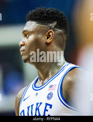 Il duca diavoli blu avanti Sion Williamson (1) durante la ACC College Basketball partita del torneo tra il siracusano arancione e il duca diavoli blu al centro dello spettro di giovedì 14 marzo, 2019 a Charlotte, NC. Giacobbe Kupferman/CSM Foto Stock