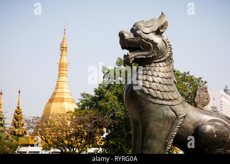 L'indipendenza monumento di Maha Bandula Park, Yangon, Myanmar Foto Stock