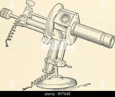 Elementare microscopia chimica (1921) chimici elementari microscopy . elementarychemi00cham Anno: 1921 lampade microscopio 159 Fig. 91. Luce microscopio; Bausch & Lomb. Tipo di arco. ing una corrente di più di 4 o 6 ampere, ma per ultramicro- scopic indagini un arco di 15 a 30 ampere è desiderabile e in molti casi abso- lutely essenziale. Molti stili di costruzione sono reperibili sul mercato. Alcune tipiche lampade sono qui illustrati. Fig. 91 mostra il 4 ampere mano- alimentazione lampada ad arco di Bausch & Lomb Optical Company; Fig. 92 che della lente di Spencer com- pany; e Fig. 93, l'automa Foto Stock