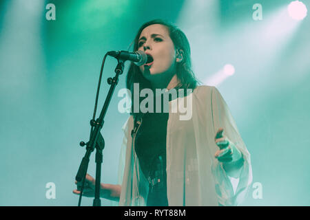 La Svizzera, Berna - Marzo 14, 2019. Il German-Canadian cantante e cantautore Alice Merton esegue un concerto dal vivo al Bierhübeli di Berna come parte del suo tour di menta 2019. (Photo credit: Gonzales foto - Tilman Jentzsch). Credito: Gonzales foto/Alamy Live News Foto Stock