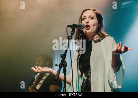 La Svizzera, Berna - Marzo 14, 2019. Il German-Canadian cantante e cantautore Alice Merton esegue un concerto dal vivo al Bierhübeli di Berna come parte del suo tour di menta 2019. (Photo credit: Gonzales foto - Tilman Jentzsch). Credito: Gonzales foto/Alamy Live News Foto Stock