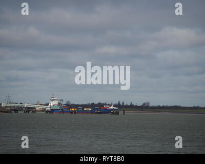 Sheerness, Kent, Regno Unito. Il 15 marzo, 2019. Regno Unito Meteo: un mattino ventoso in Sheerness, Kent con crescente copertura nuvolosa. Credito: James Bell/Alamy Live News Foto Stock