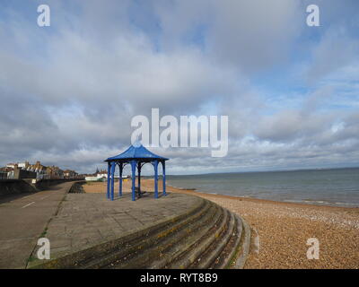 Sheerness, Kent, Regno Unito. Il 15 marzo, 2019. Regno Unito Meteo: un mattino ventoso in Sheerness, Kent con crescente copertura nuvolosa. Credito: James Bell/Alamy Live News Foto Stock