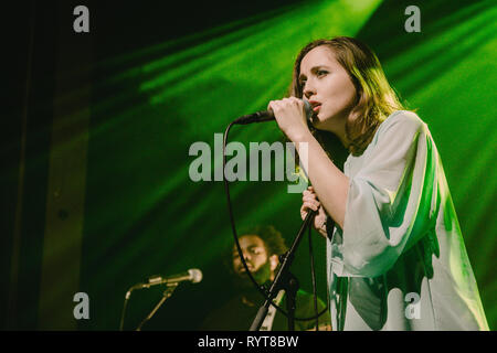 La Svizzera, Berna - Marzo 14, 2019. Il German-Canadian cantante e cantautore Alice Merton esegue un concerto dal vivo al Bierhübeli di Berna come parte del suo tour di menta 2019. (Photo credit: Gonzales foto - Tilman Jentzsch). Credito: Gonzales foto/Alamy Live News Foto Stock